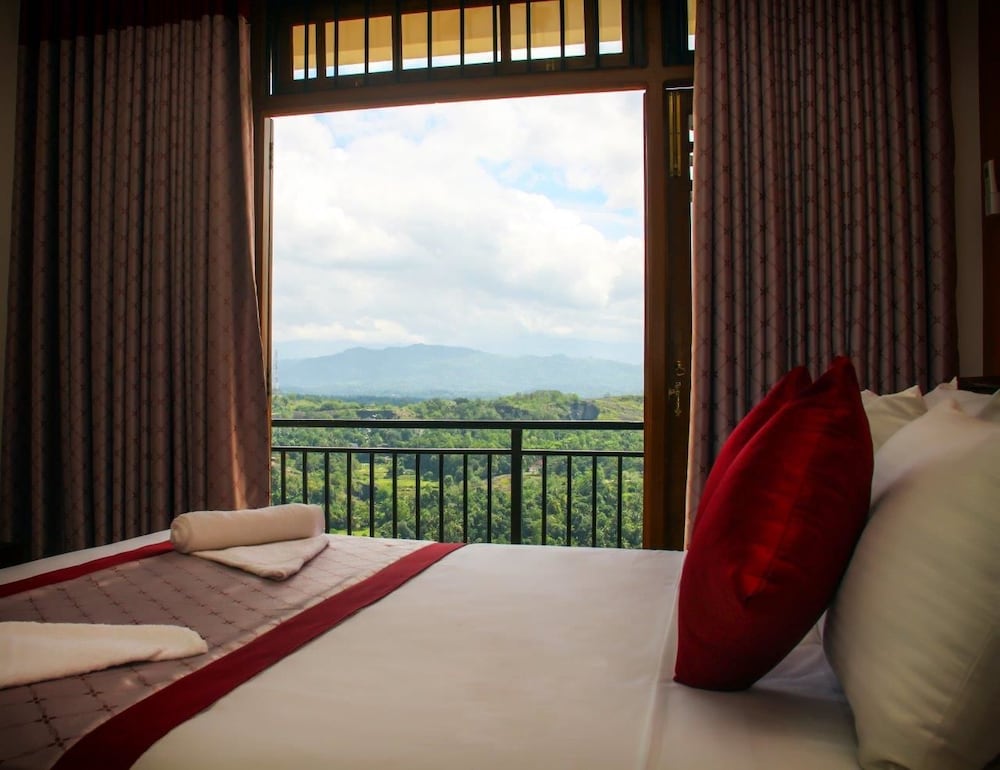 Superior Triple Room, Multiple Beds, Hill View photo 3