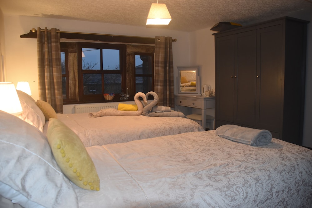 Family Triple Room, Ensuite photo 2