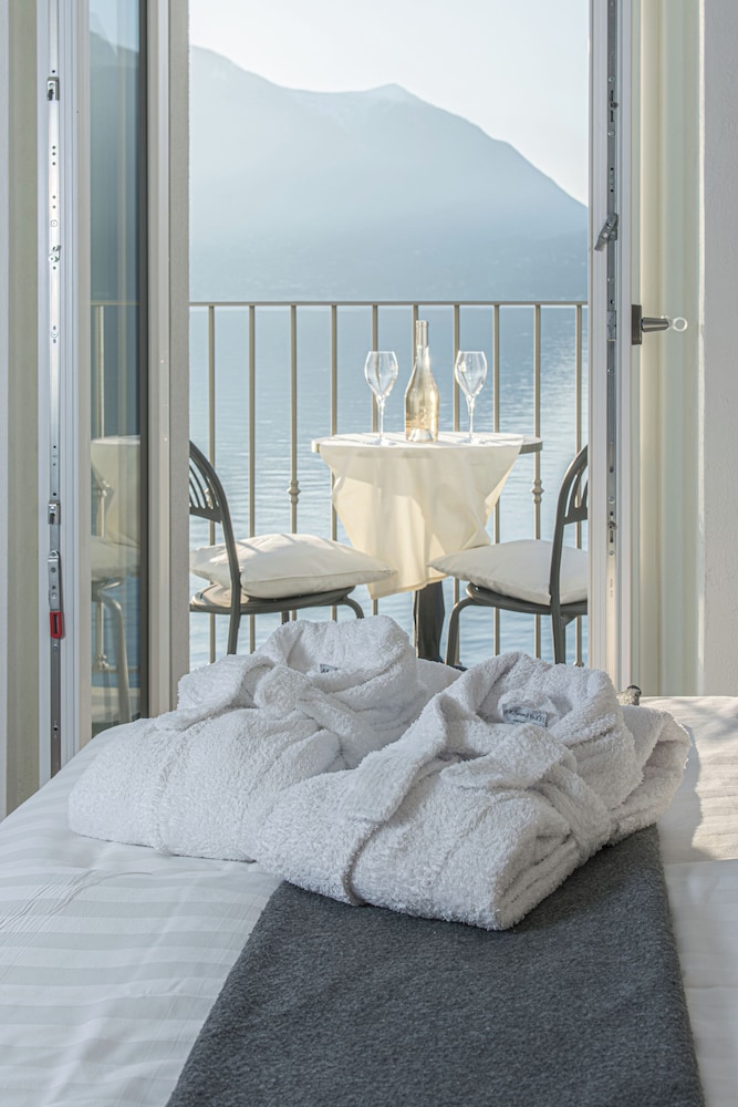 Deluxe Room, Balcony, Lake View
