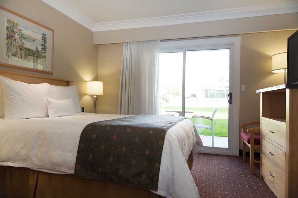 Suite, 1 King Bed, Kitchen, Courtyard View (Living Room;with Sofabed) - Photo 2