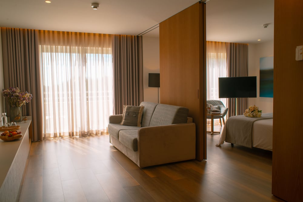 Signature Suite, Balcony - Photo 4