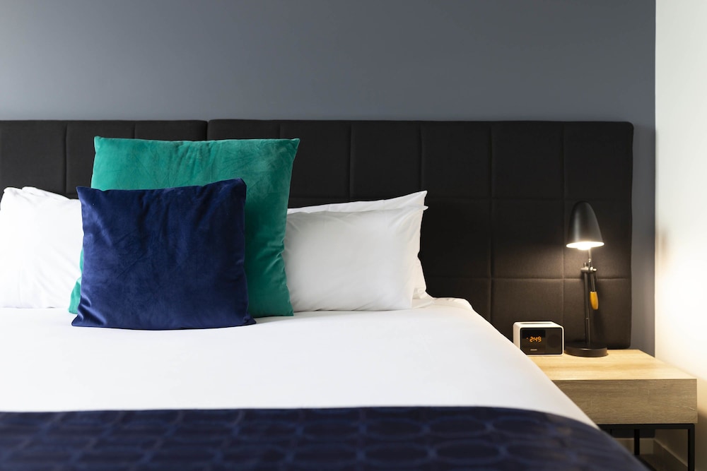 Deluxe Studio, 1 King Bed photo 2