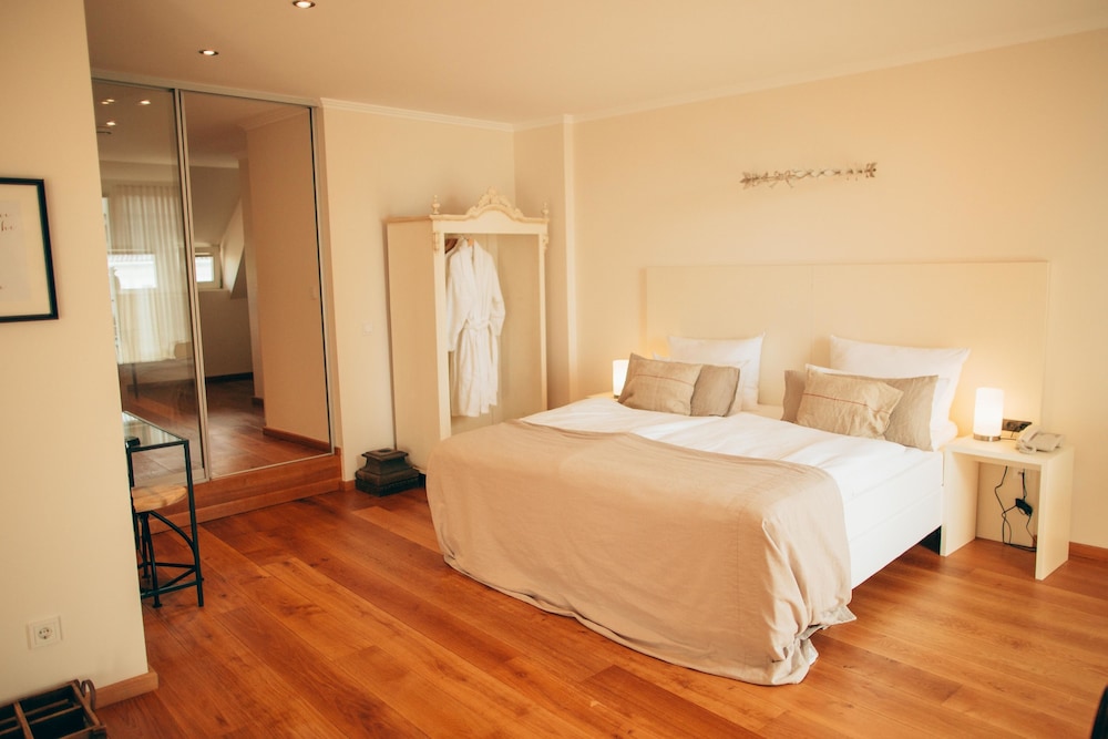 Family Suite, 1 Queen Bed with Sofa bed, Non Smoking