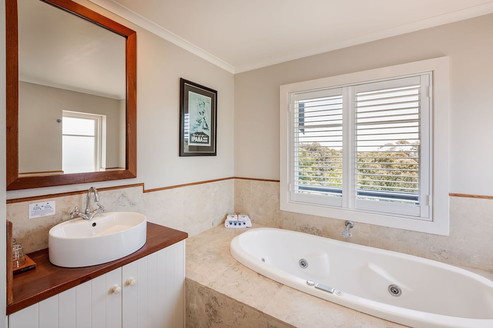 Luxury Spa Suite with Lounge Room photo 2