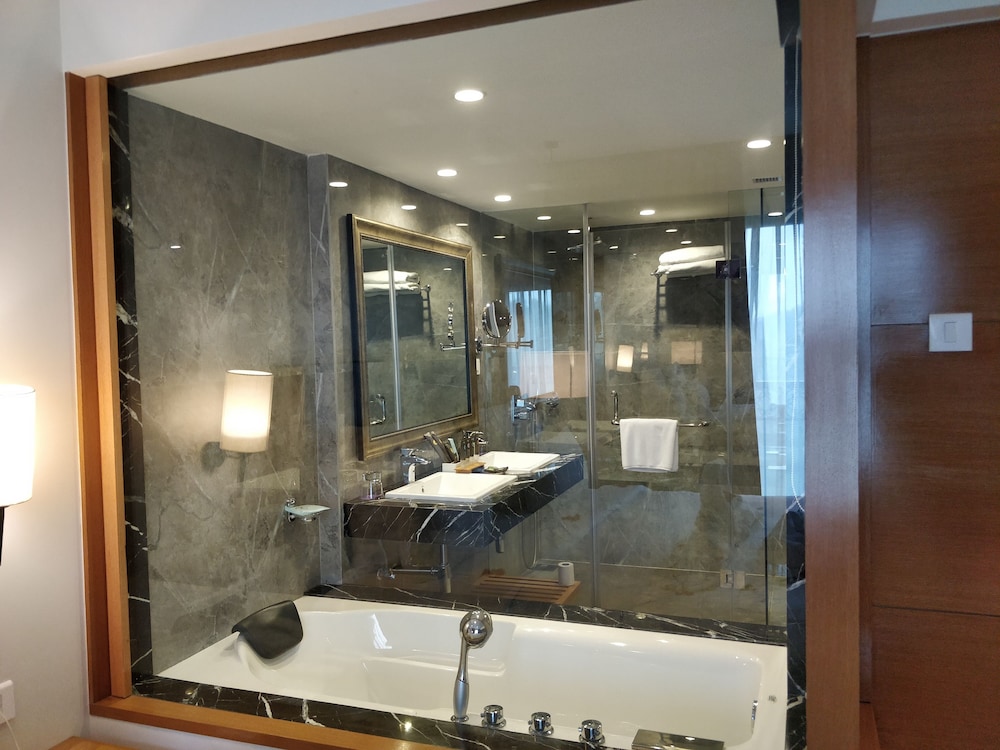 Executive Room, 1 King Bed with Sofa bed, Bathtub