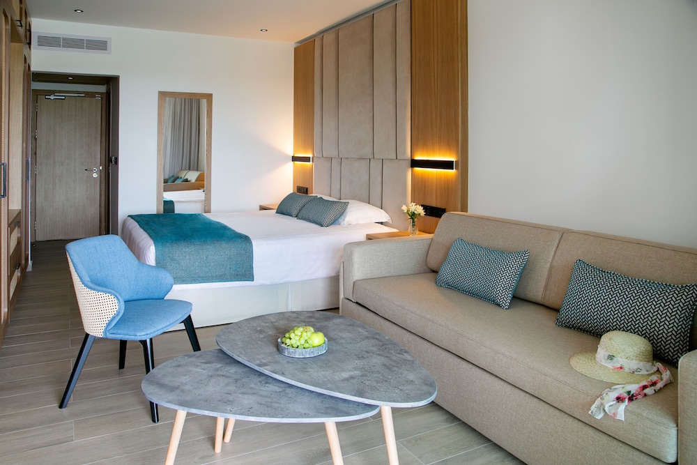 Junior Suite, Balcony, Sea View (Swim up) photo 3