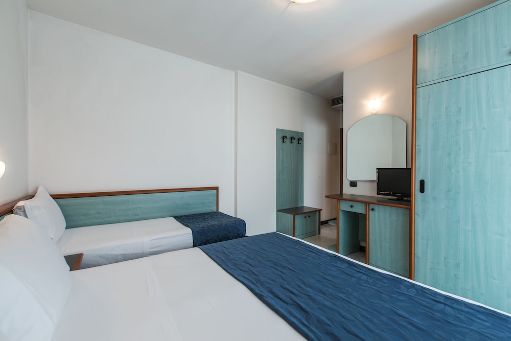 Basic Double Room, 1 Bedroom, Non Smoking, Balcony photo 2