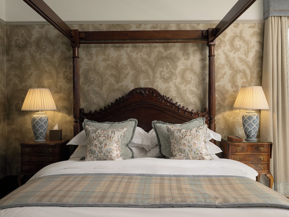 Luxury Suite, 1 King Bed, Garden View photo 3