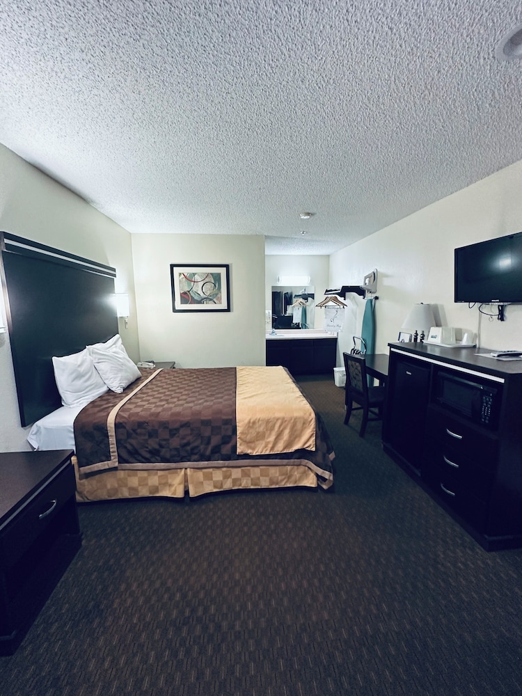 Room, 1 Queen Bed, Non Smoking - Photo 1