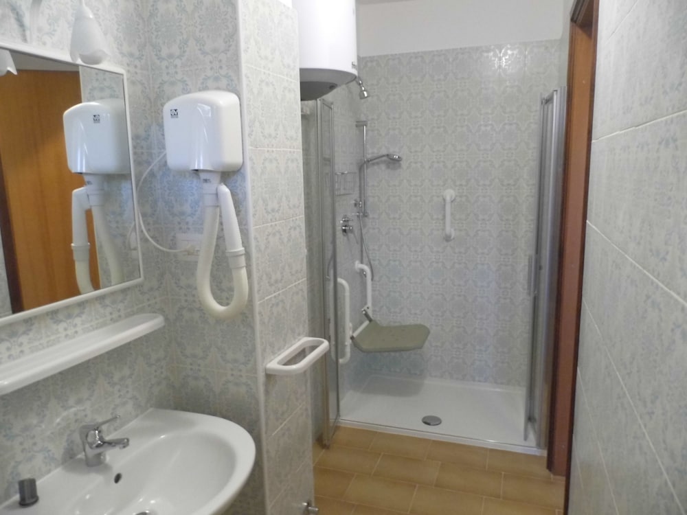 Standard Apartment, Mobility Accessible, Garden Area photo 2