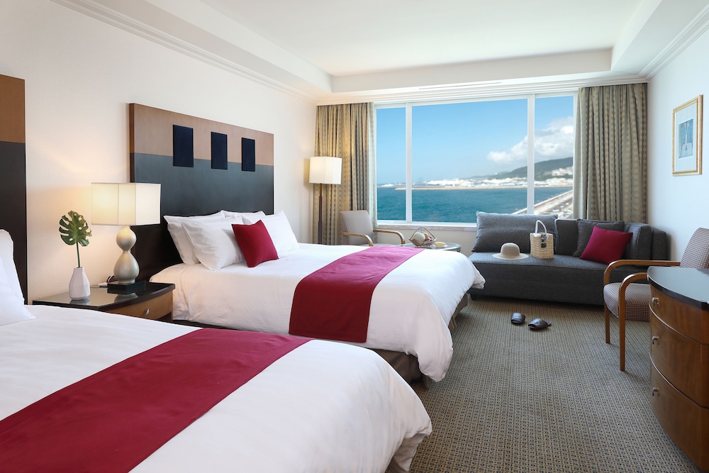 Harbor Family Twin Room, 2 King Beds, Partial Harbor View
