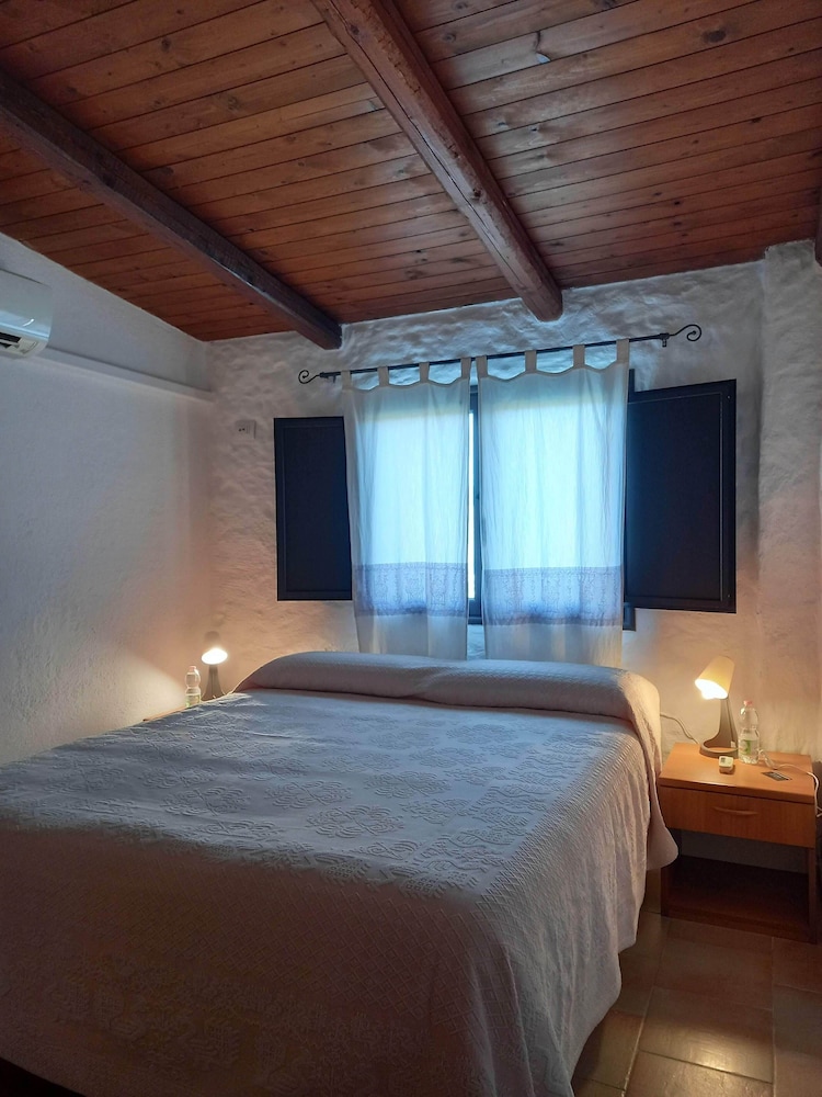 Room, Garden View