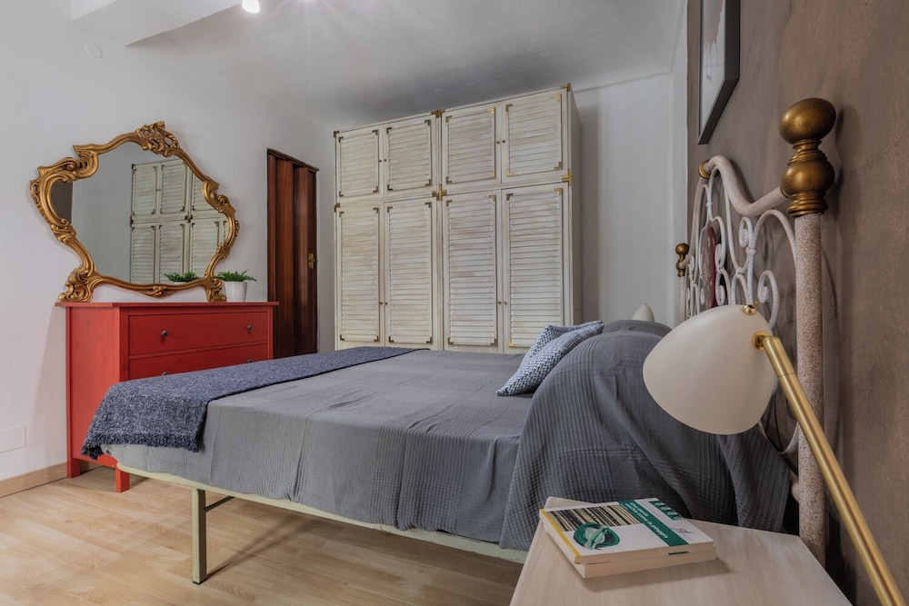 Basic Apartment, Balcony