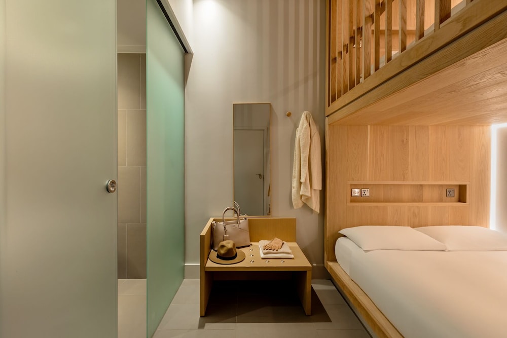 Cocoon 4 photo 2