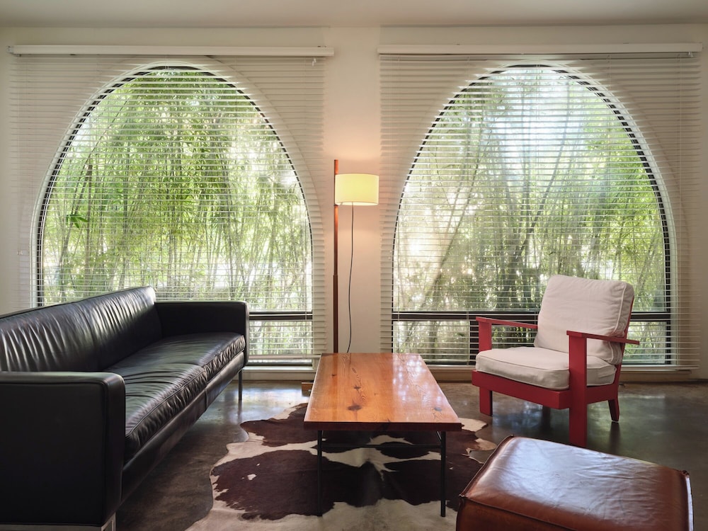 Superior Studio, 1 Queen Bed, Courtyard View (Courtyard Queen Studio)