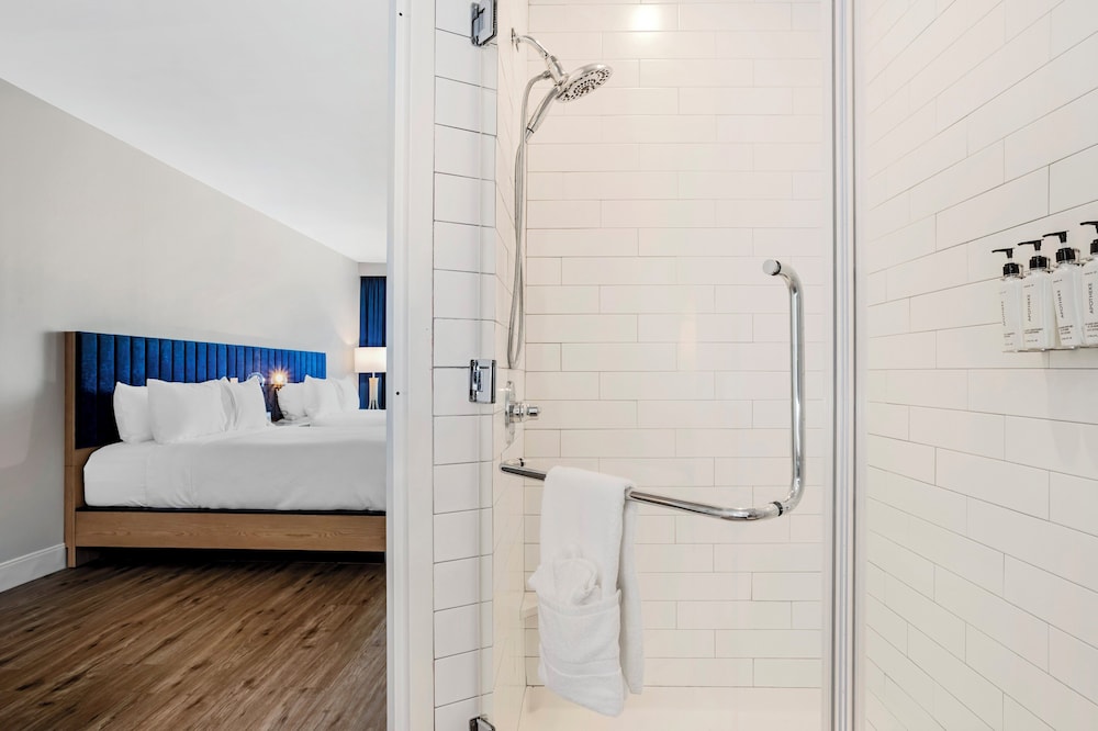 Standard Room, 2 Queen Beds (With Daybed)