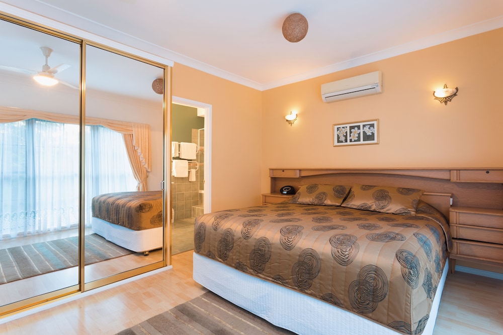 King + Double Spa Ensuite
