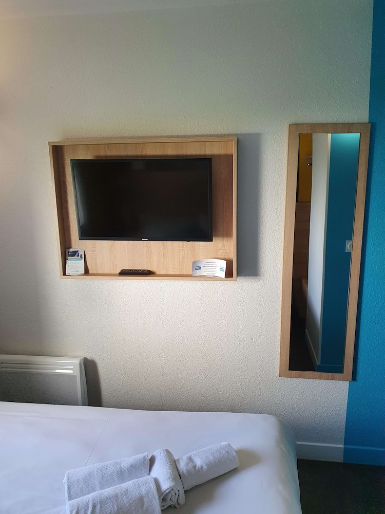 Standard Room, 2 Twin Beds - Photo 8