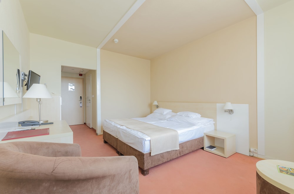 Standard Double Room with Extra Bed, Street View photo 2