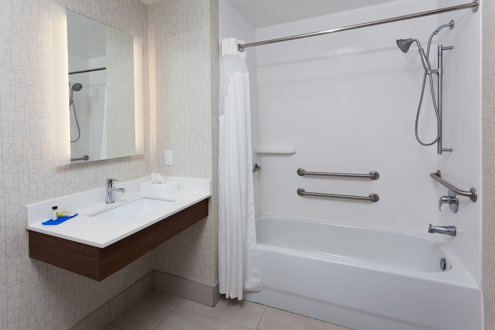 Suite, 1 King Bed, Accessible (Mobility Tub) - Photo 5
