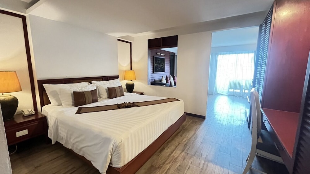Deluxe Double Room, City View