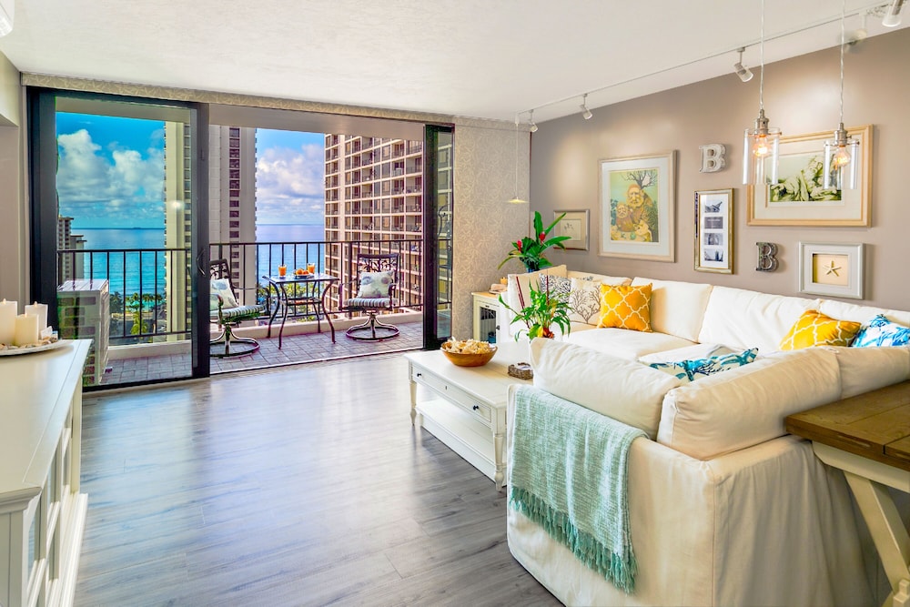 Premium Remodeled Condo with Ocean View and Parking: Premium Condo, 1 King Bed, Air conditioning, Ocean View (0049) photo