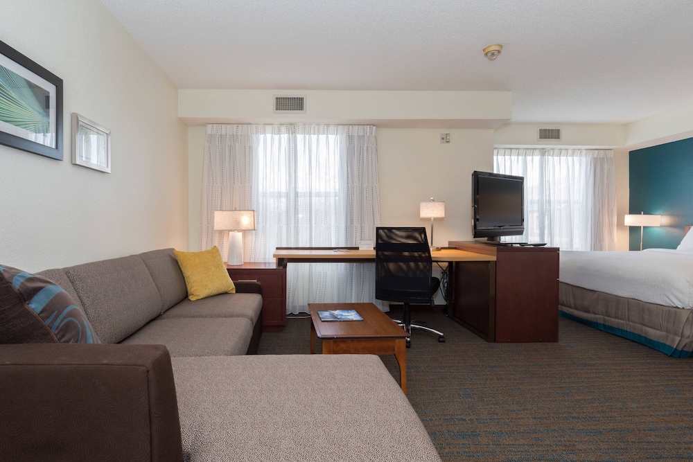 Studio Suite, 1 King Bed with Sofa bed (Mobility/Hearing Accessible, Tub)