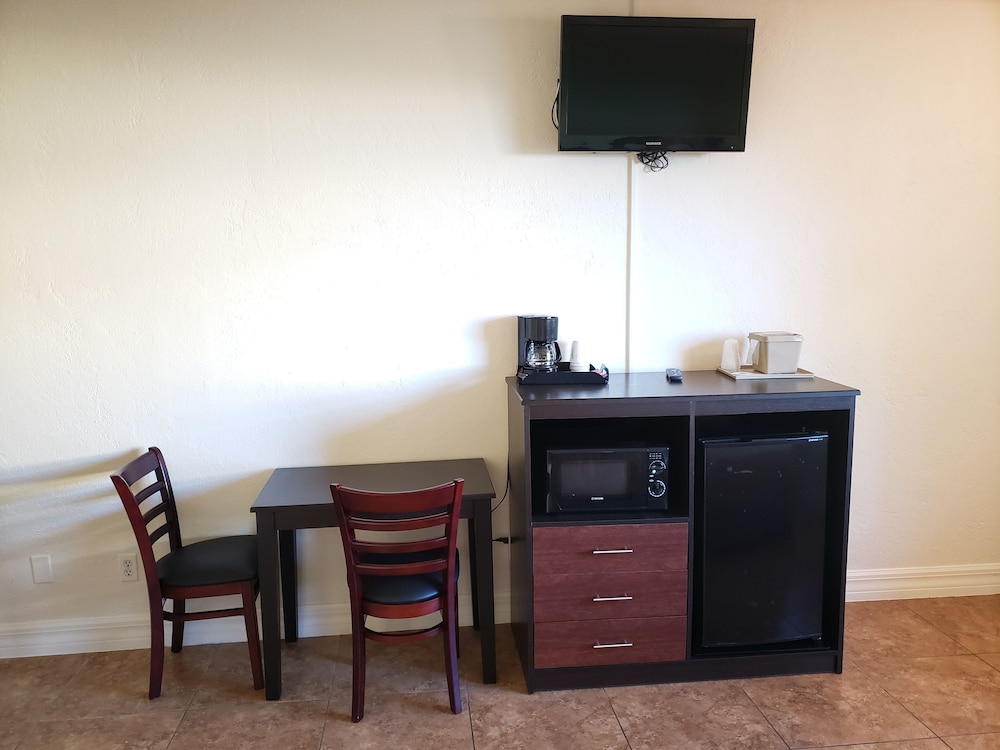 Standard Room, 1 King Bed, Accessible, City View photo 2