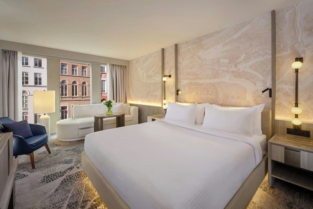 Deluxe Room, 1 King Bed, Non Smoking photo 1
