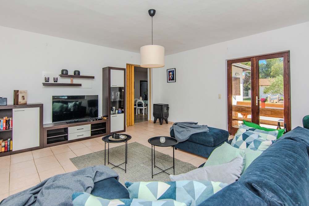 Comfort House, Sea View
