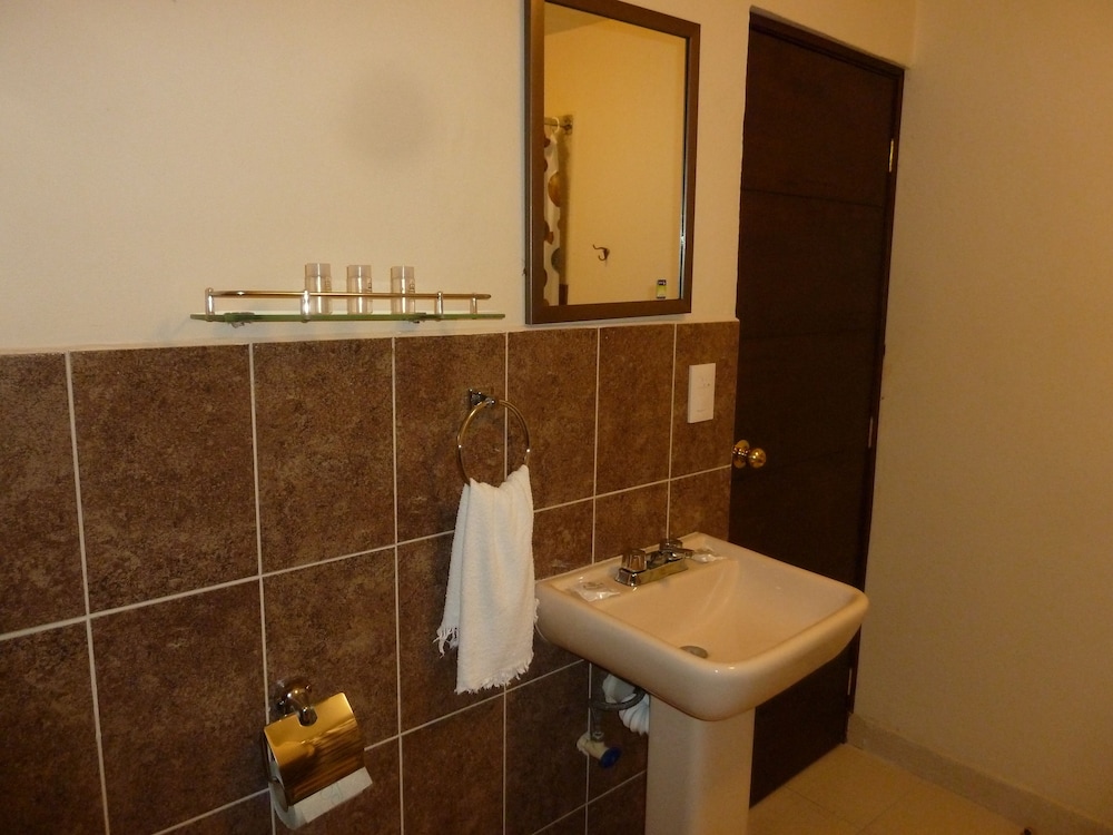 Family Room, 1 Bedroom photo 2