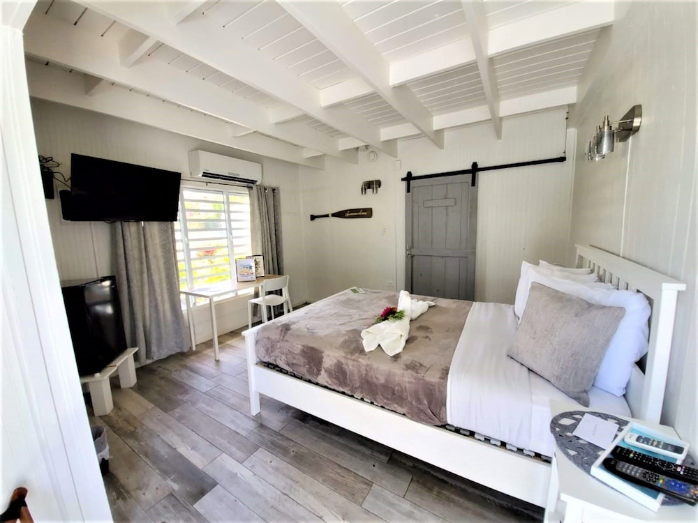Standard Room, 1 Queen Bed photo 3