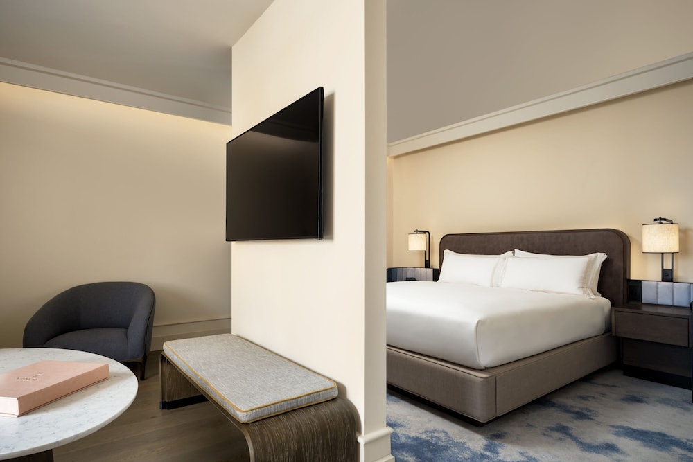 Premium Studio Suite, 1 King Bed, Bay View - Photo 2