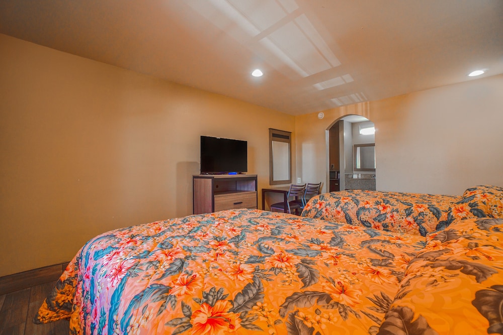 Room, 1 King Bed, Mobility Accessible, Non Smoking (Mobility, Roll-In Shower) - Photo 25