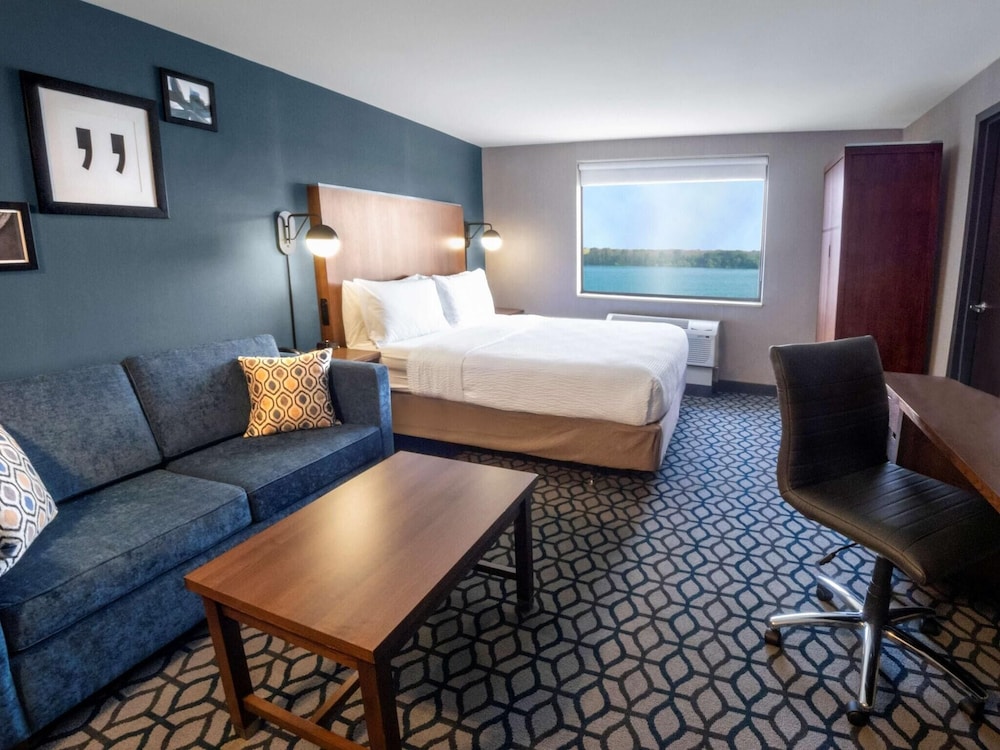 Suite, 1 Bedroom, River View - Photo 2