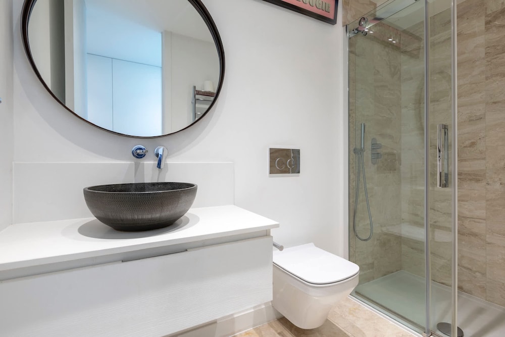 The English Rose Luxury 3 bed With Private Terrace - by Out of Office Lifestyle, Photo 18