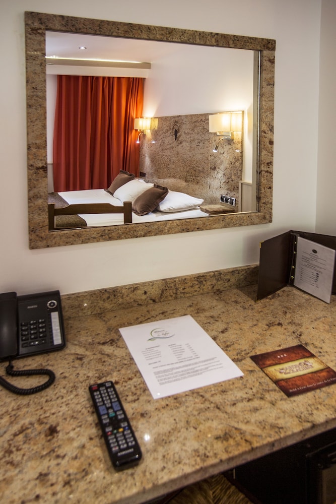 Double Room - Photo 9