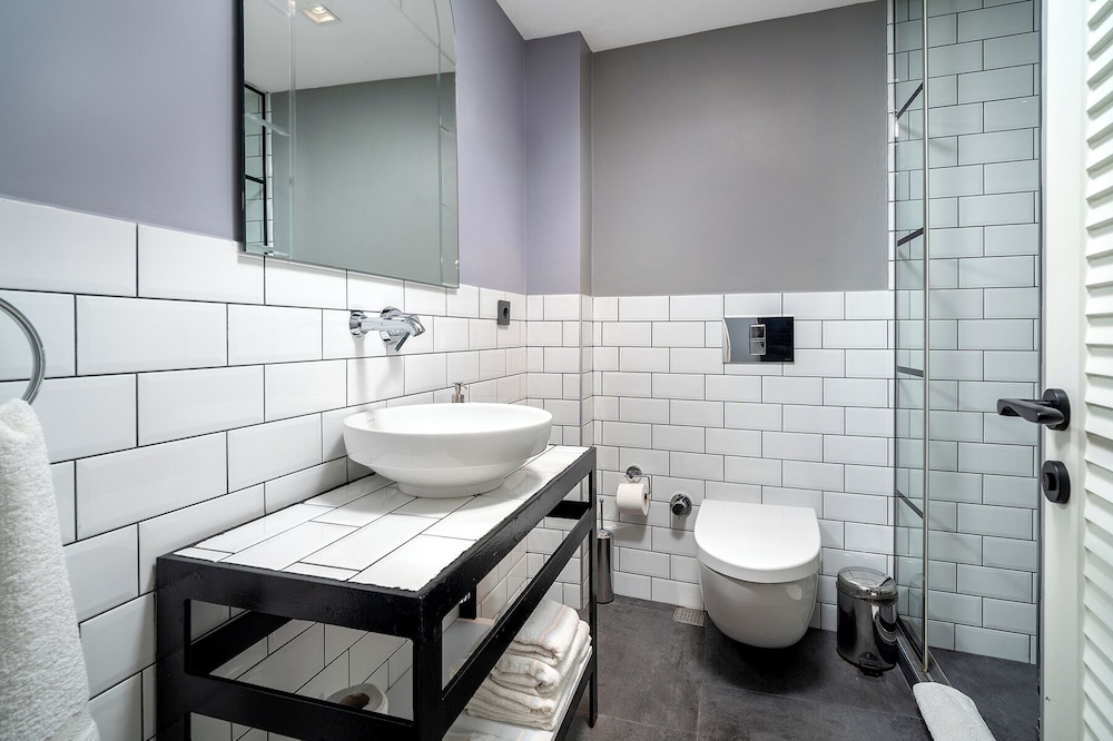 Standard Duplex, Ground Floor photo 2