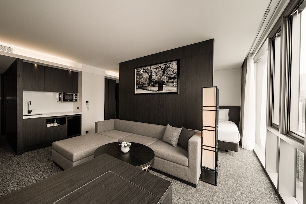 Family Suite Twin Room (Breakfast for 3) - Photo 4