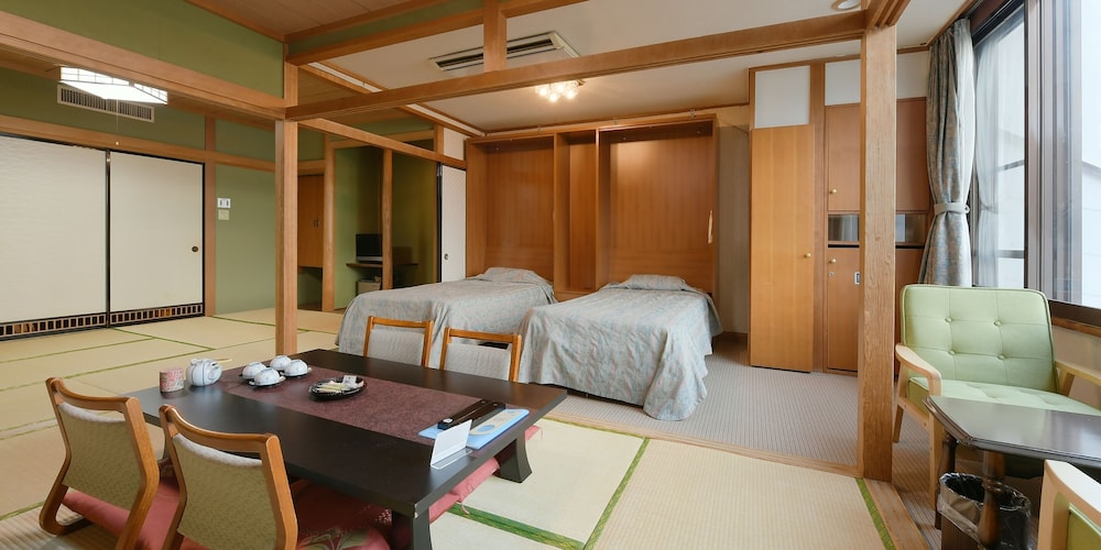 Twin Room, Non Smoking, Lake View photo 2