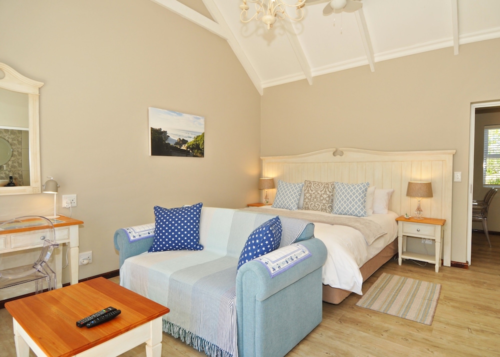 Family Suite, 1 Bedroom, Non Smoking, Pool View photo 1