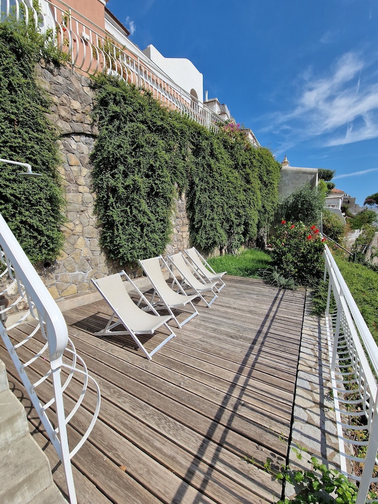 Suite, 2 Bedrooms, Terrace photo 3