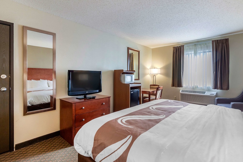 Standard Room, 1 King Bed, Non Smoking - Photo 2