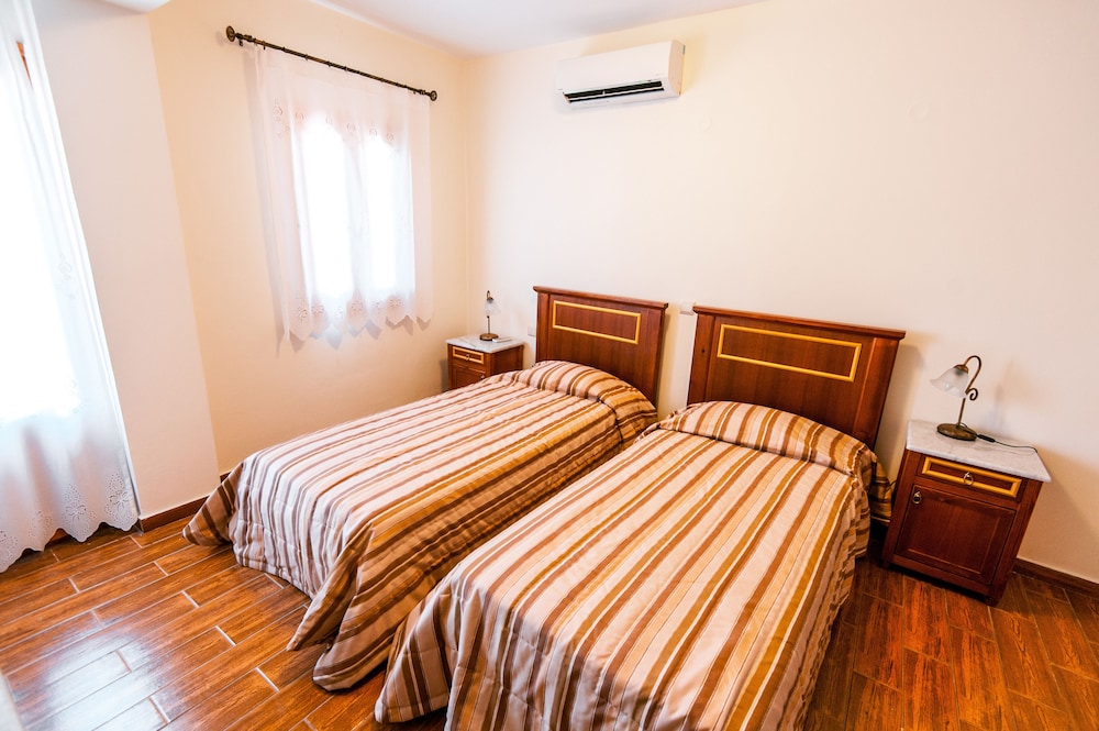 Apartment, 3 Bedrooms, Pool Access