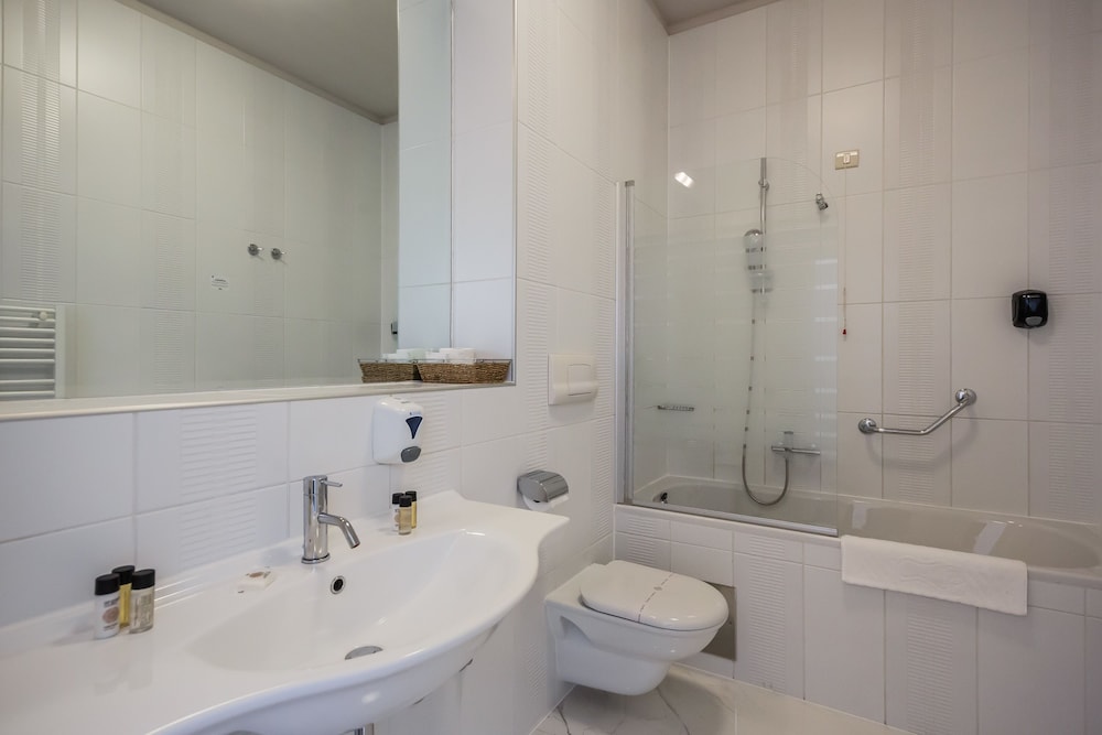 Standard Triple Room - Photo 6