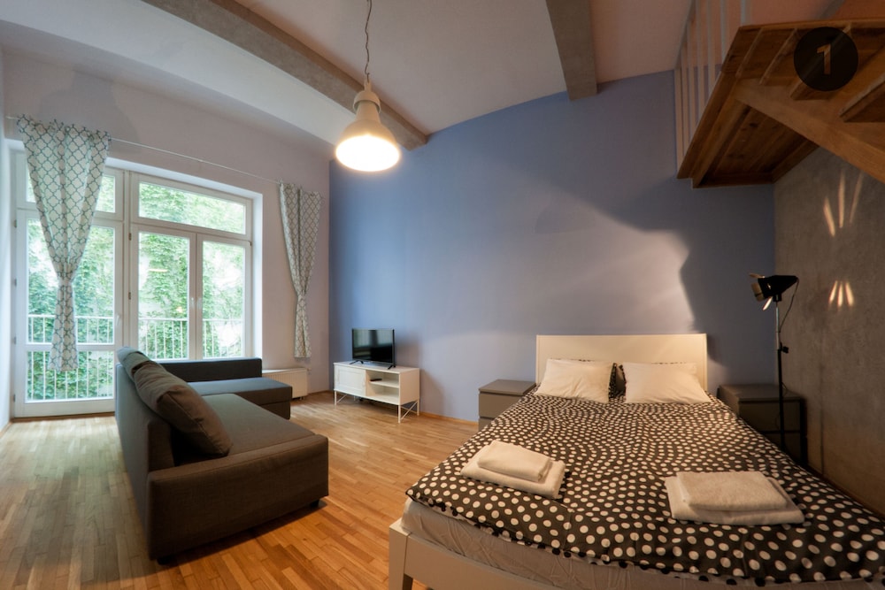 Deluxe Studio Suite