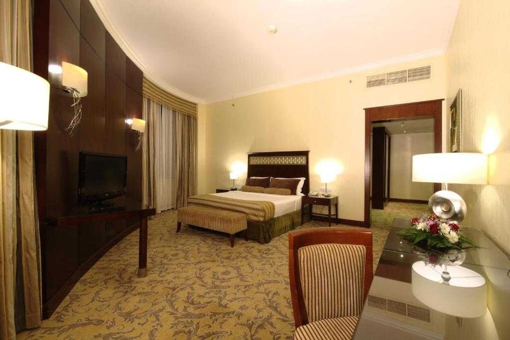 Superior Room, 1 Queen Bed photo 3
