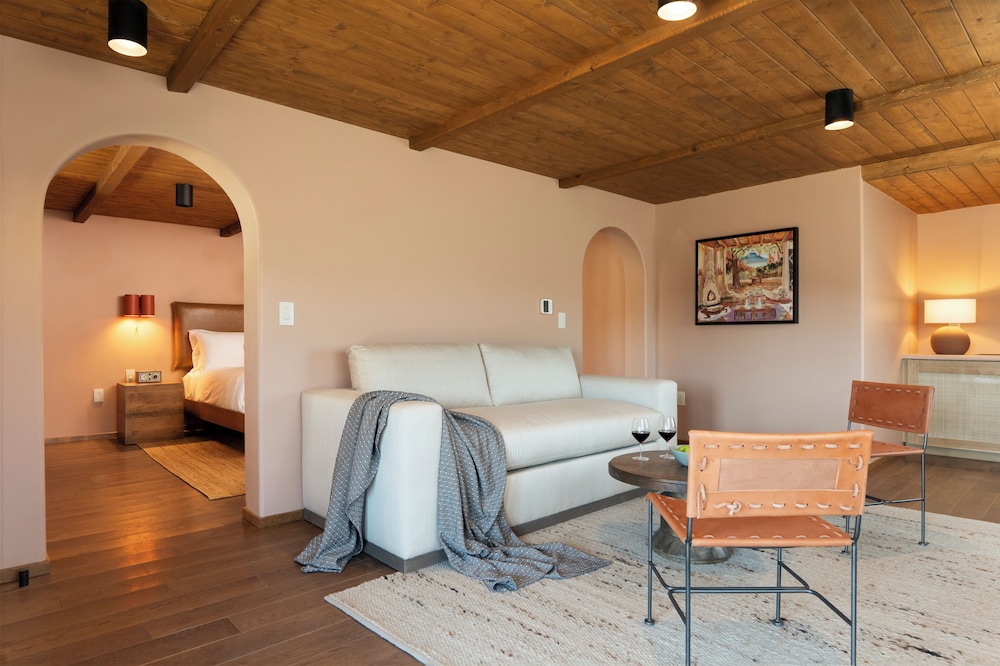 Deluxe Suite, Mountain View photo 2