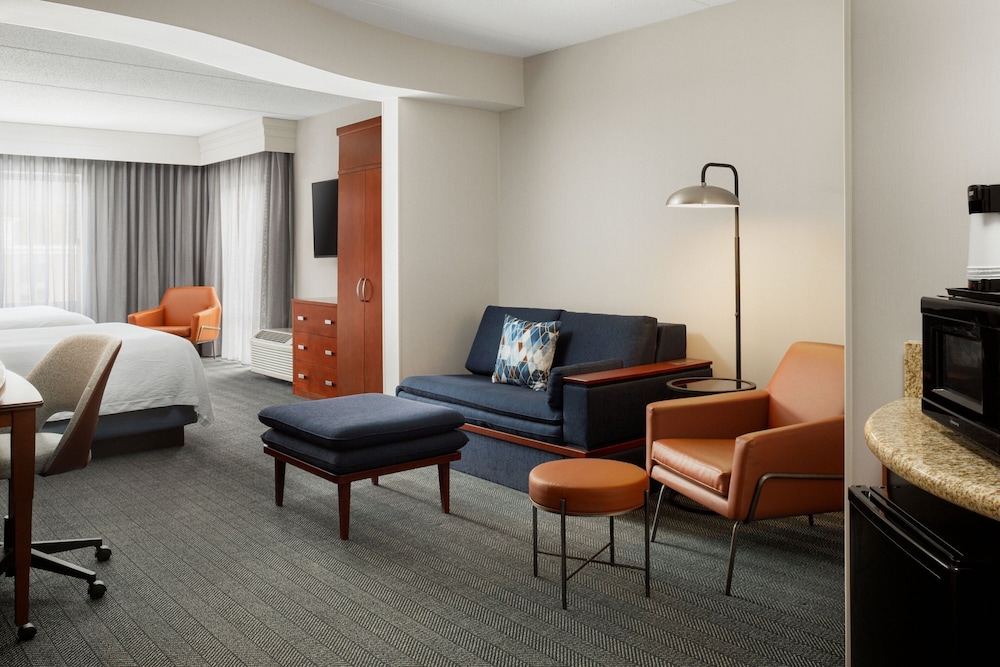 Suite, 1 Bedroom (Mobility/Hearing Accessible, Tub)