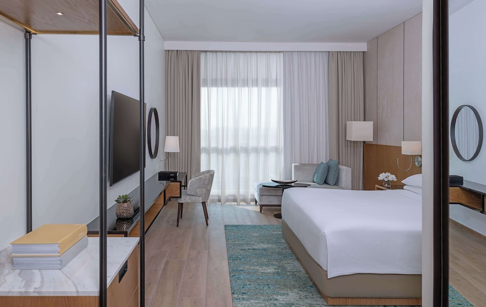 Room, 1 King Bed (High Floor) - Photo 3